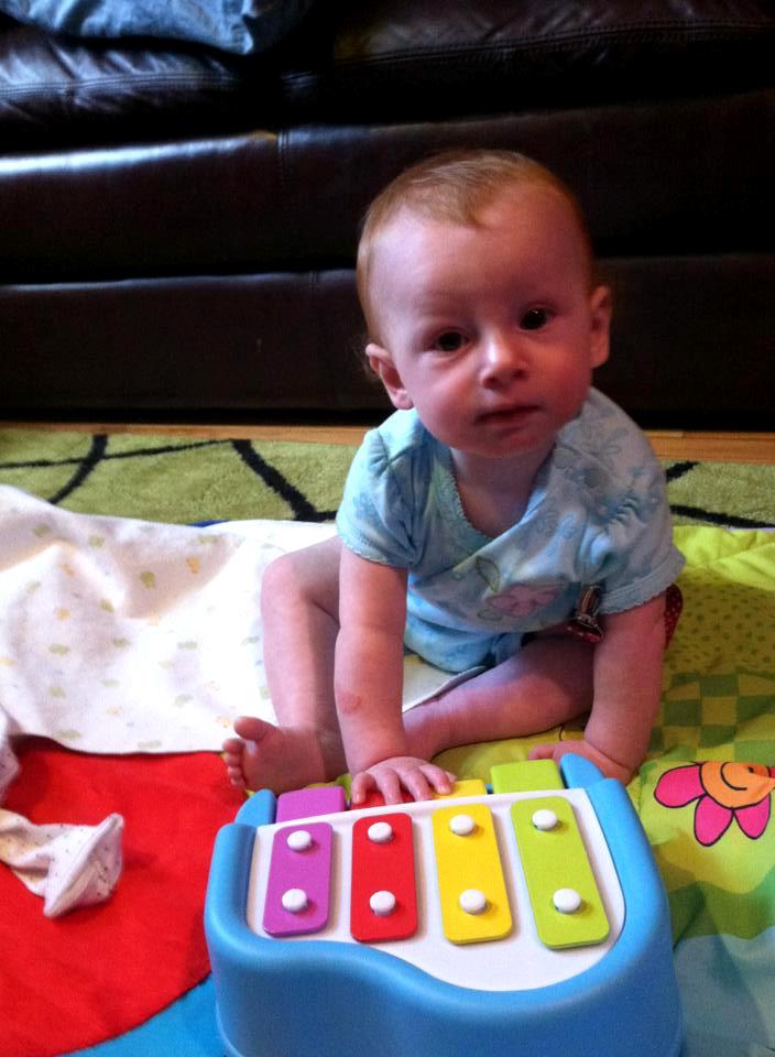 Leela_plays_piano_first_time