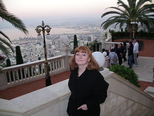Julia-Bahai-2